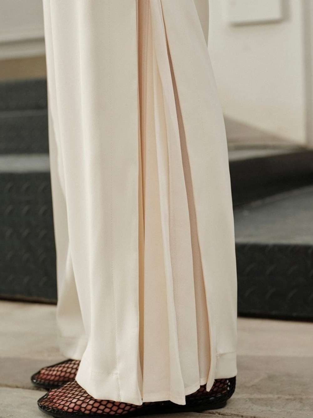 NWOT Commense Cream Wide-Leg Button-Trim Pants. Two Available - Picture 3 of 6